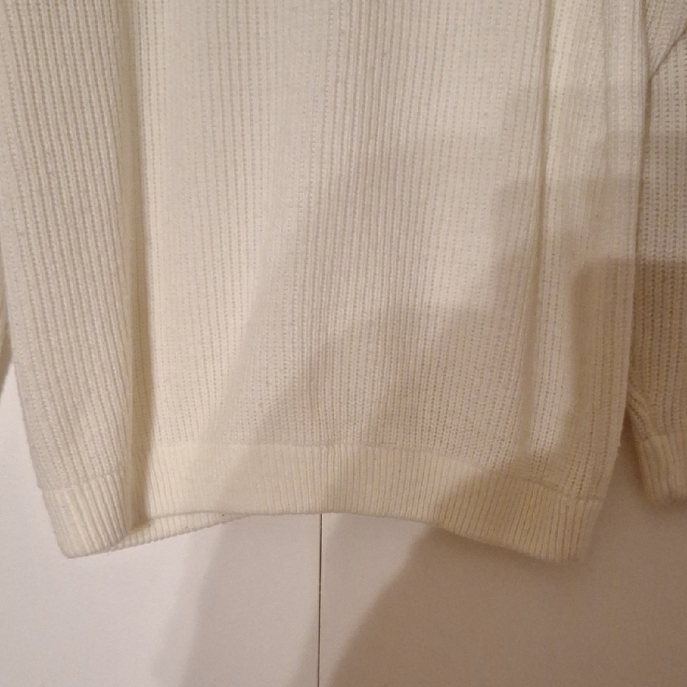 Elegant White Button-Up Cardigan - Picture 10 of 10